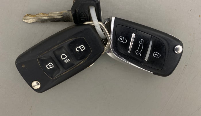 2018 Tata Tiago XT PETROL, Petrol, Manual, 63,565 km, Key Close Up