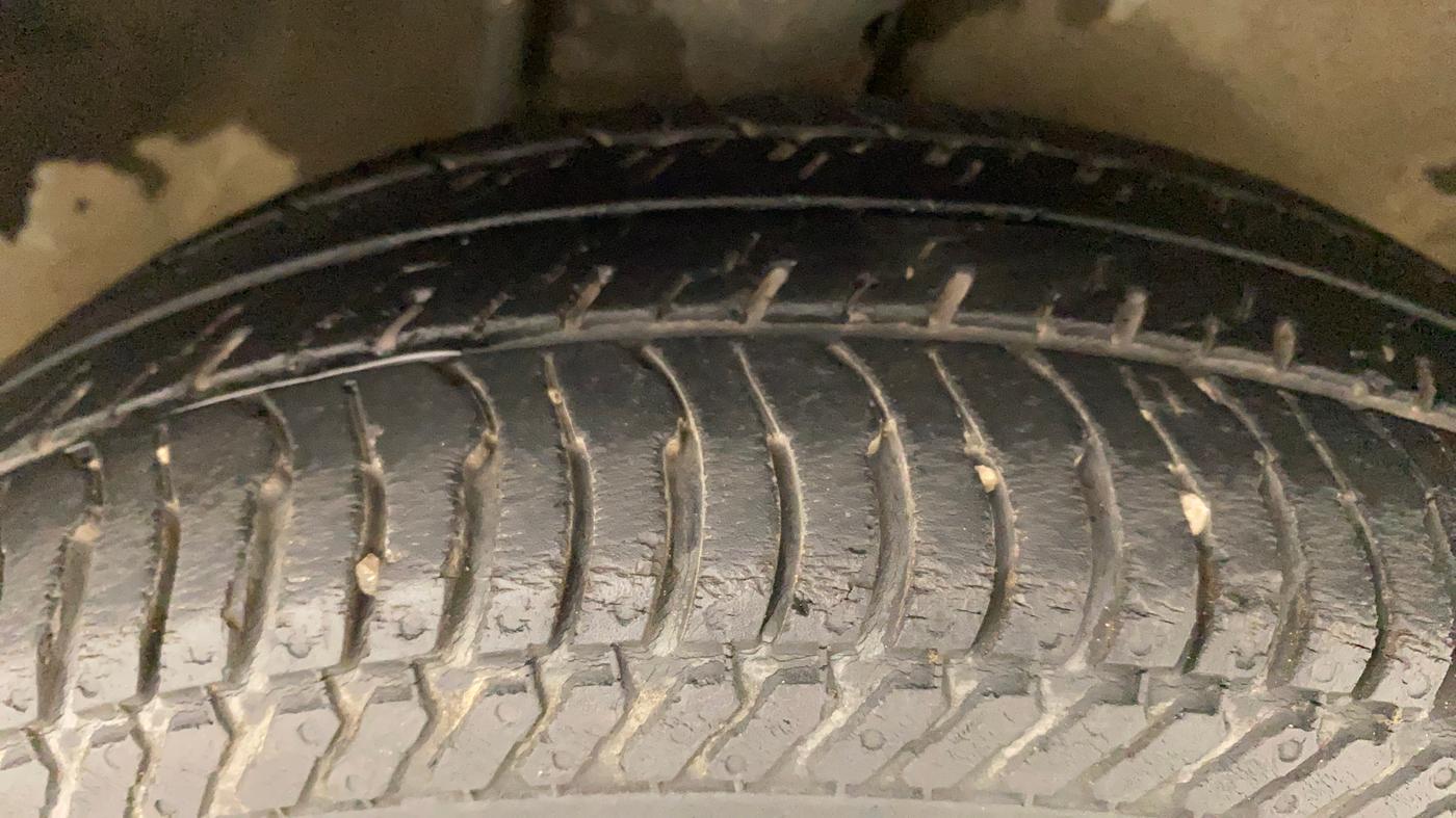 2016 Maruti Alto K10 VXI, Petrol, Manual, 44,392 km, Right Front Tyre Tread