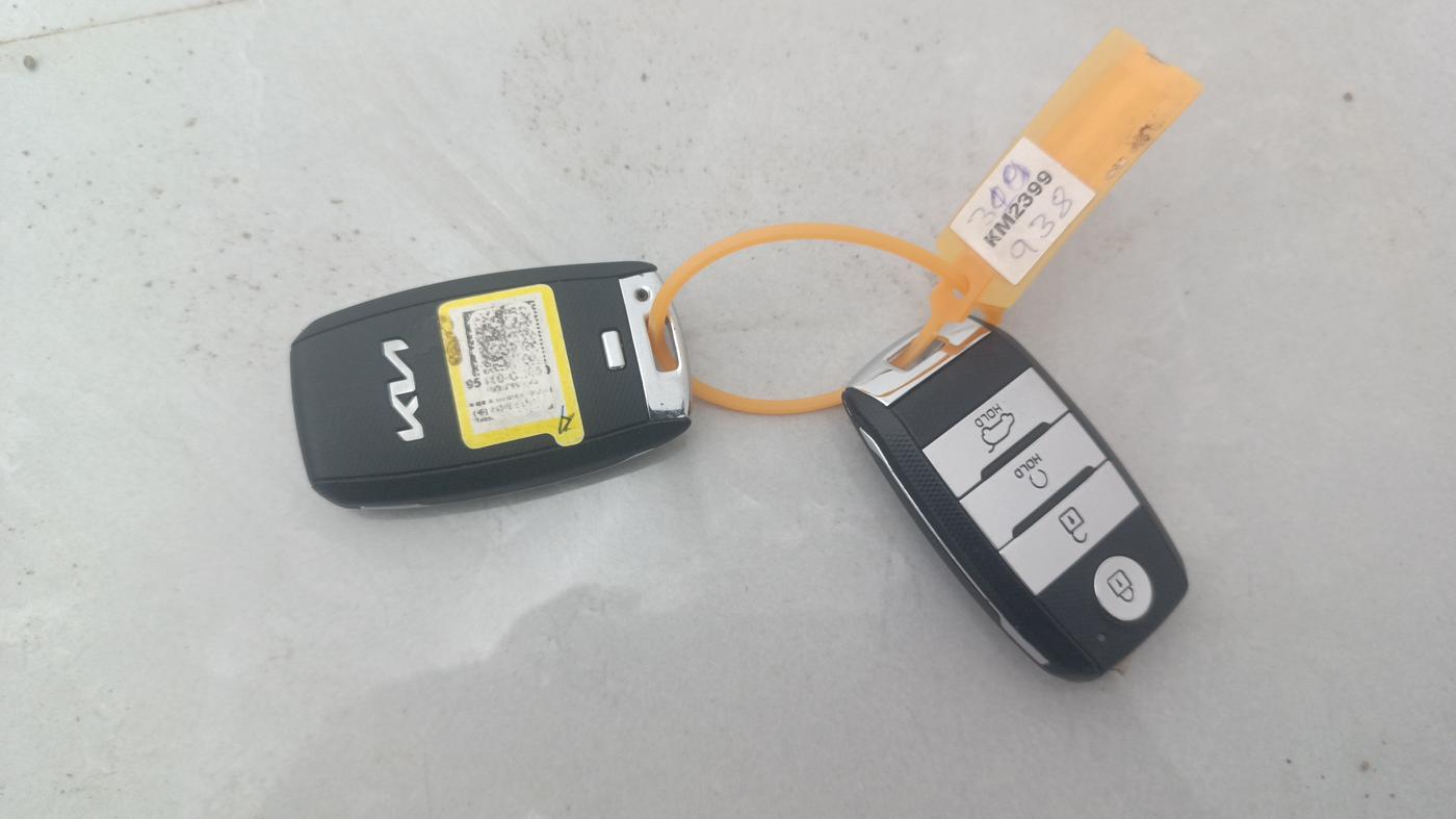 2023 KIA SONET HTK PLUS 1.0 IMT, Petrol, Manual, 66,328 km, Key Close Up