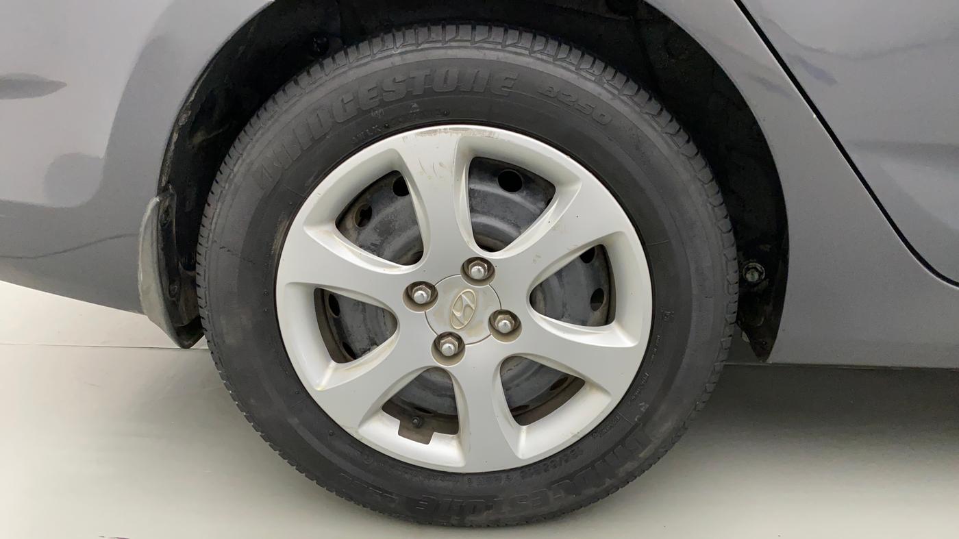 2013 Hyundai Verna FLUIDIC 1.4 CRDI EX, Diesel, Manual, 40,273 km, Right Rear Wheel