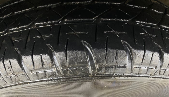 2012 Maruti Swift VDI, Diesel, Manual, 80,978 km, Left Front Tyre Tread