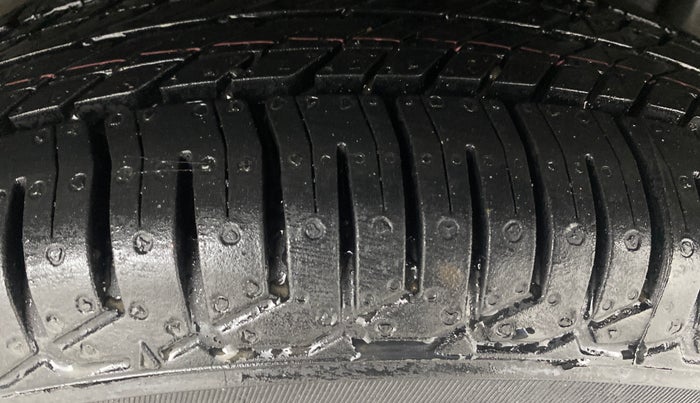 2012 Maruti Swift VDI, Diesel, Manual, 80,978 km, Left Rear Tyre Tread