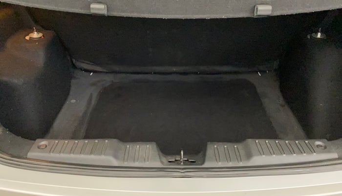 2020 Tata ALTROZ XZ PETROL, Petrol, Manual, 27,394 km, Boot Inside
