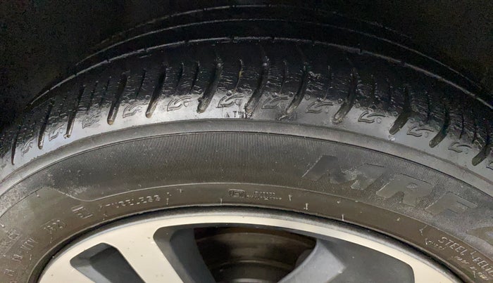 2020 Tata ALTROZ XZ PETROL, Petrol, Manual, 27,394 km, Right Front Tyre Tread