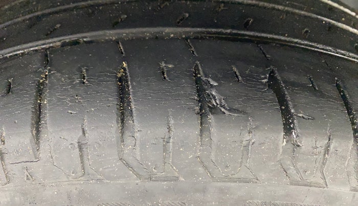 2019 Hyundai Verna 1.6 VTVT SX, Petrol, Manual, 30,582 km, Right Front Tyre Tread