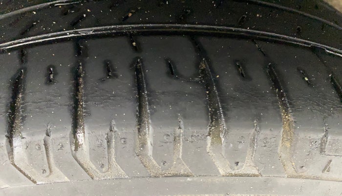 2019 Hyundai Verna 1.6 VTVT SX, Petrol, Manual, 30,582 km, Right Rear Tyre Tread