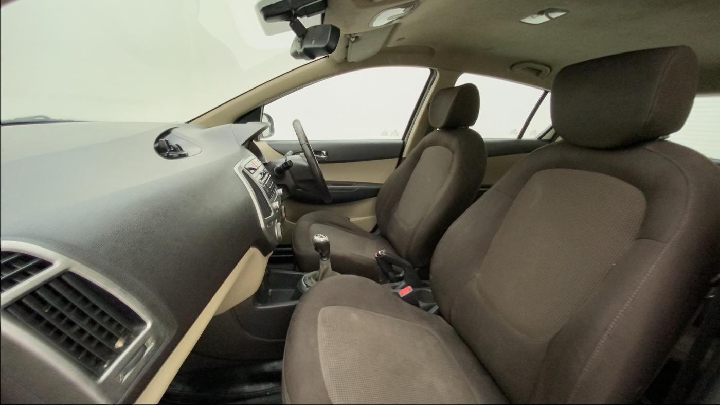 2012 Hyundai i20 SPORTZ 1.4 CRDI, Diesel, Manual, 1,32,781 km, Right Side Front Door Cabin