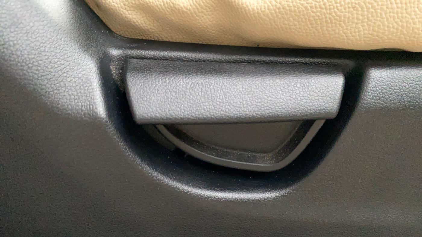 2019 Hyundai NEW SANTRO SPORTZ MT, Petrol, Manual, 24,306 km, Driver Side Adjustment Panel