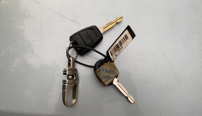 2019 Hyundai NEW SANTRO SPORTZ MT, Petrol, Manual, 24,306 km, Key Close Up