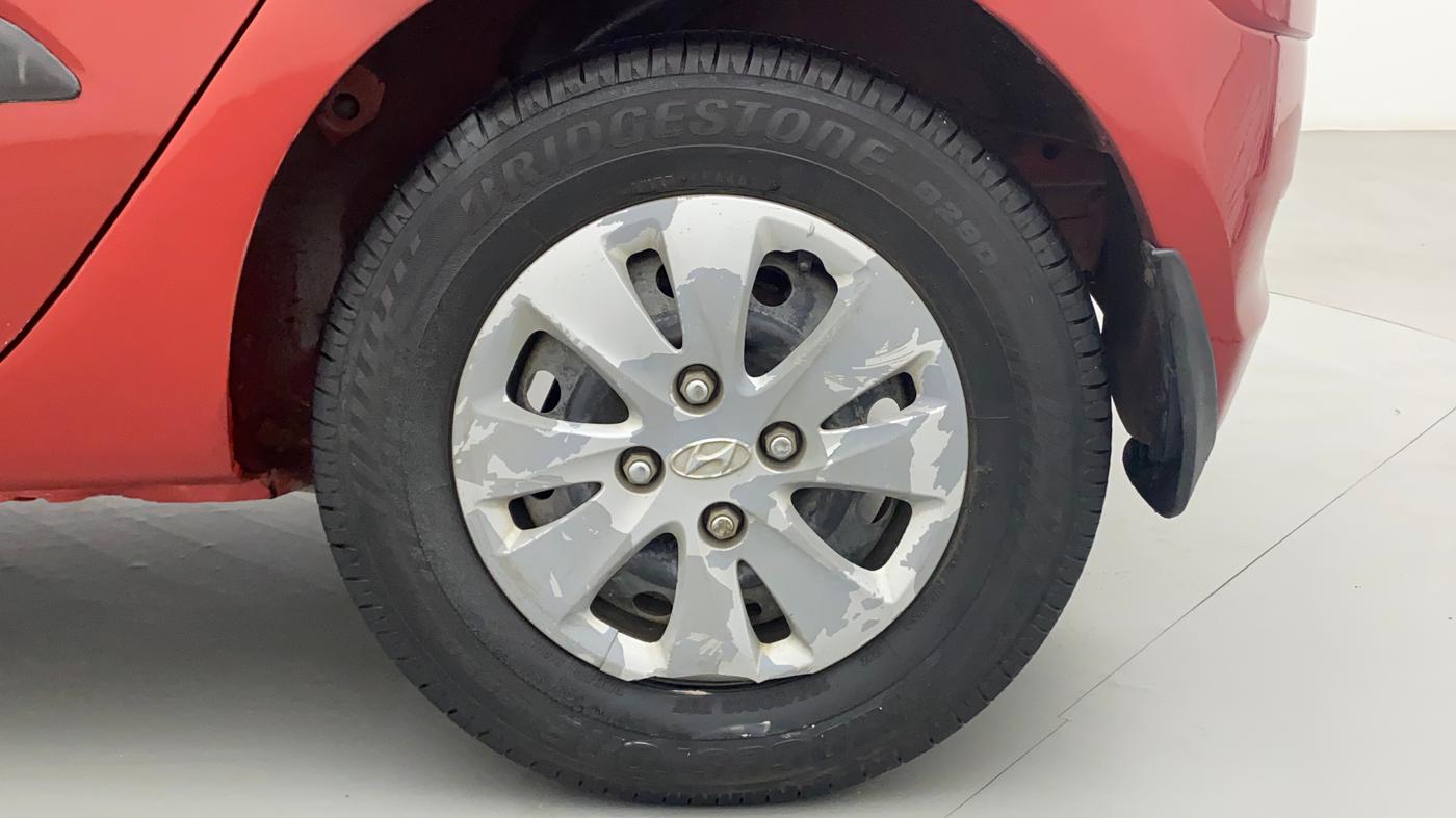 2013 Hyundai i10 MAGNA 1.2, Petrol, Manual, 1,07,827 km, Left Rear Wheel