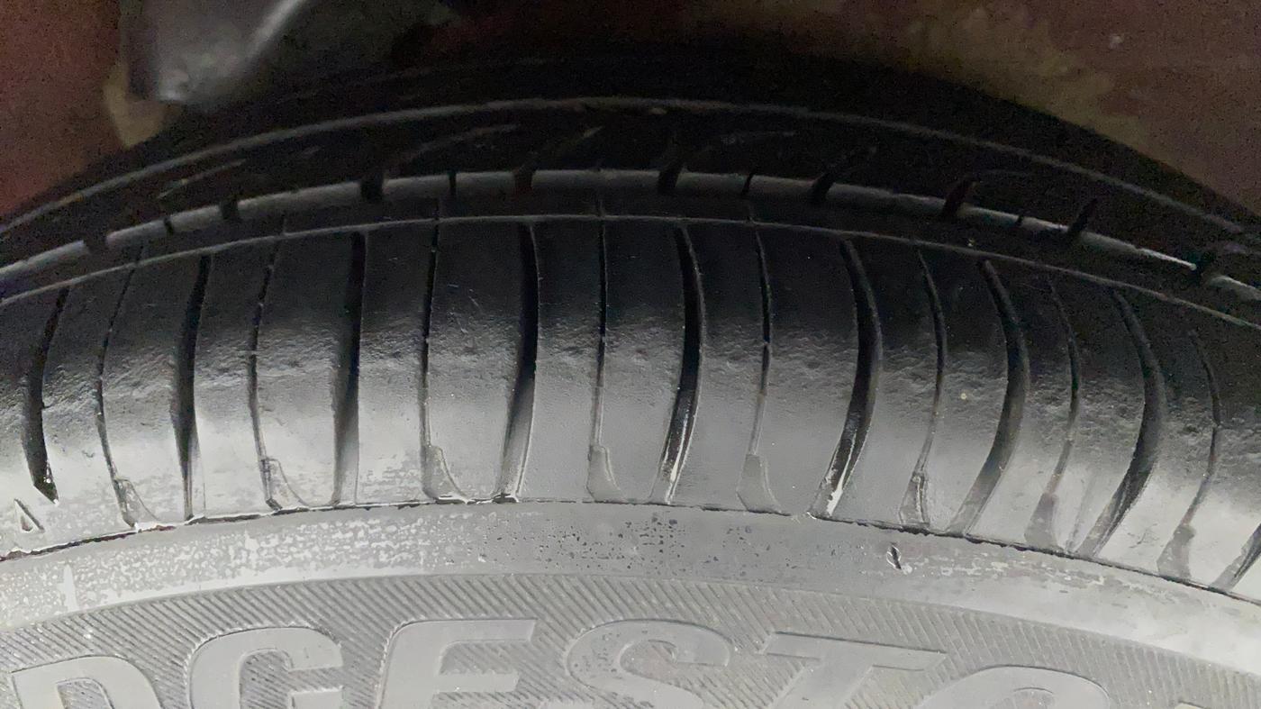 2013 Hyundai i10 MAGNA 1.2, Petrol, Manual, 1,07,827 km, Left Rear Tyre Tread