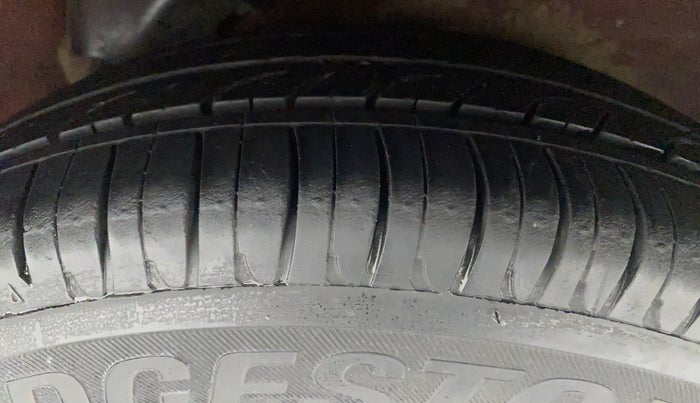 2013 Hyundai i10 MAGNA 1.2, Petrol, Manual, 1,07,827 km, Left Rear Tyre Tread