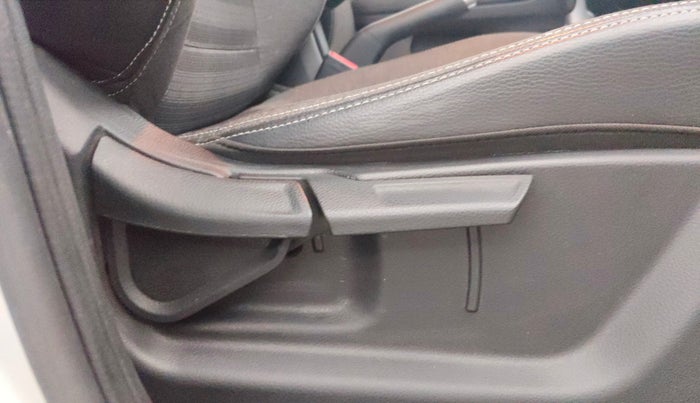 2023 KIA SONET HTK PLUS 1.0 IMT, Petrol, Manual, 38,765 km, Driver Side Adjustment Panel