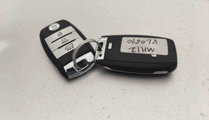 2023 KIA SONET HTK PLUS 1.0 IMT, Petrol, Manual, 38,765 km, Key Close Up