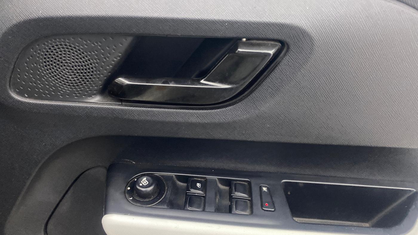 2022 Tata PUNCH ACCOMPLISHED MT, Petrol, Manual, 34,966 km, Driver Side Door Panels Control