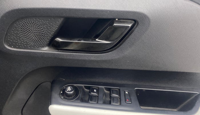 2022 Tata PUNCH ACCOMPLISHED MT, Petrol, Manual, 34,966 km, Driver Side Door Panels Control