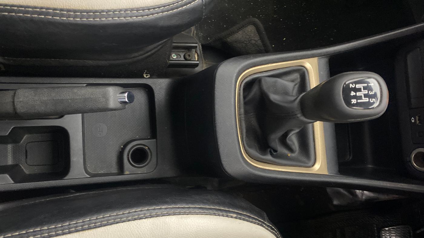 2022 Tata PUNCH ACCOMPLISHED MT, Petrol, Manual, 34,966 km, Gear Lever