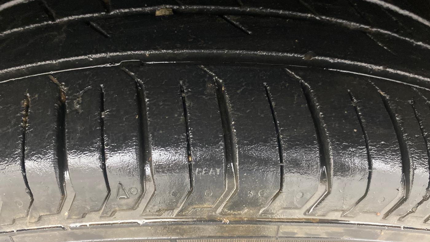 2022 Tata PUNCH ACCOMPLISHED MT, Petrol, Manual, 34,966 km, Left Front Tyre Tread