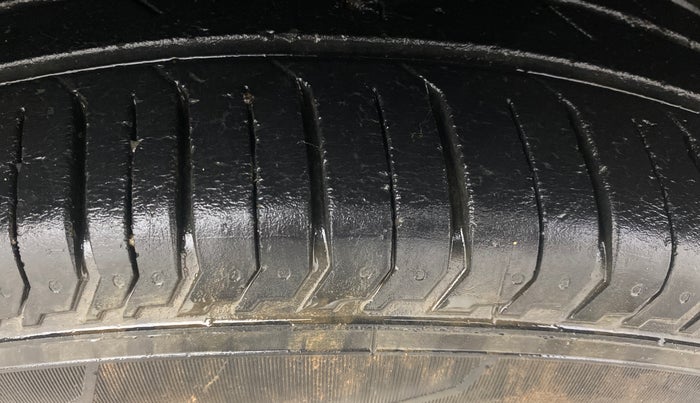 2022 Tata PUNCH ACCOMPLISHED MT, Petrol, Manual, 34,966 km, Right Front Tyre Tread