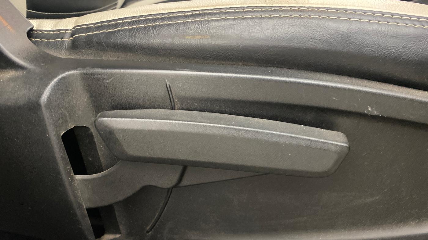 2022 Tata PUNCH ACCOMPLISHED MT, Petrol, Manual, 34,966 km, Driver Side Adjustment Panel