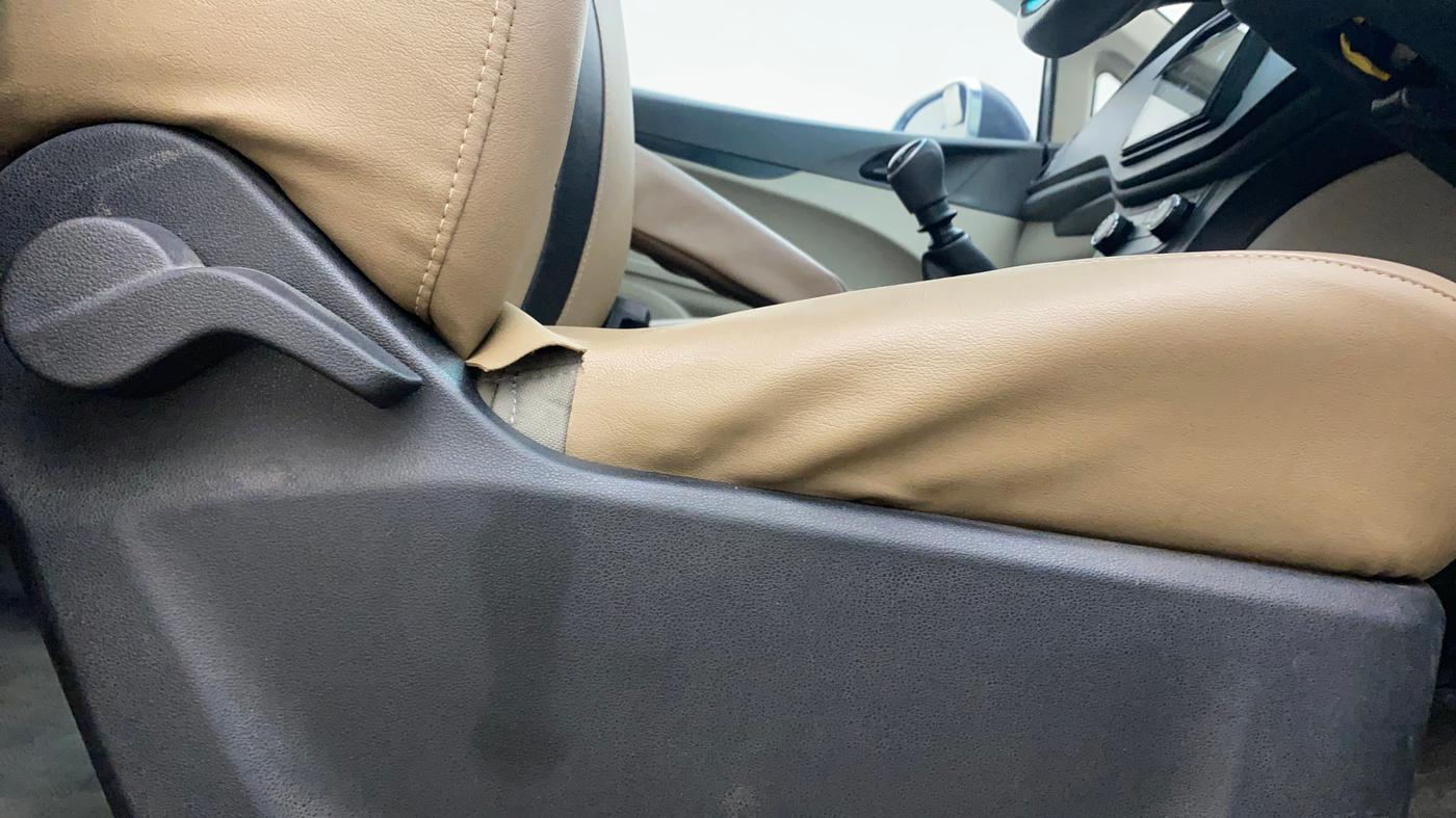 2019 Mahindra MARAZZO M2 8 STR, Diesel, Manual, 77,846 km, Driver Side Adjustment Panel