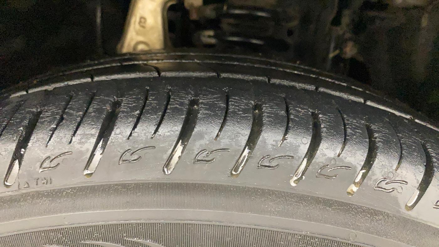 2019 Mahindra MARAZZO M2 8 STR, Diesel, Manual, 77,846 km, Right Front Tyre Tread
