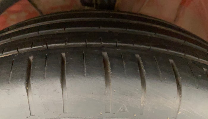 2018 Maruti Swift ZXI AMT, Petrol, Automatic, 89,965 km, Left Front Tyre Tread
