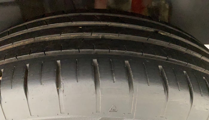 2018 Maruti Swift ZXI AMT, Petrol, Automatic, 89,965 km, Left Rear Tyre Tread