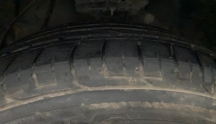 2021 Mahindra XUV300 W8 1.5 DIESEL, Diesel, Manual, 92,815 km, Left Front Tyre Tread