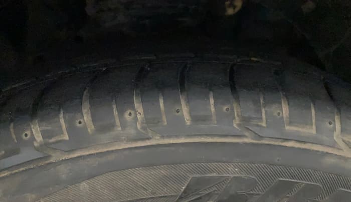 2021 Mahindra XUV300 W8 1.5 DIESEL, Diesel, Manual, 92,815 km, Right Front Tyre Tread