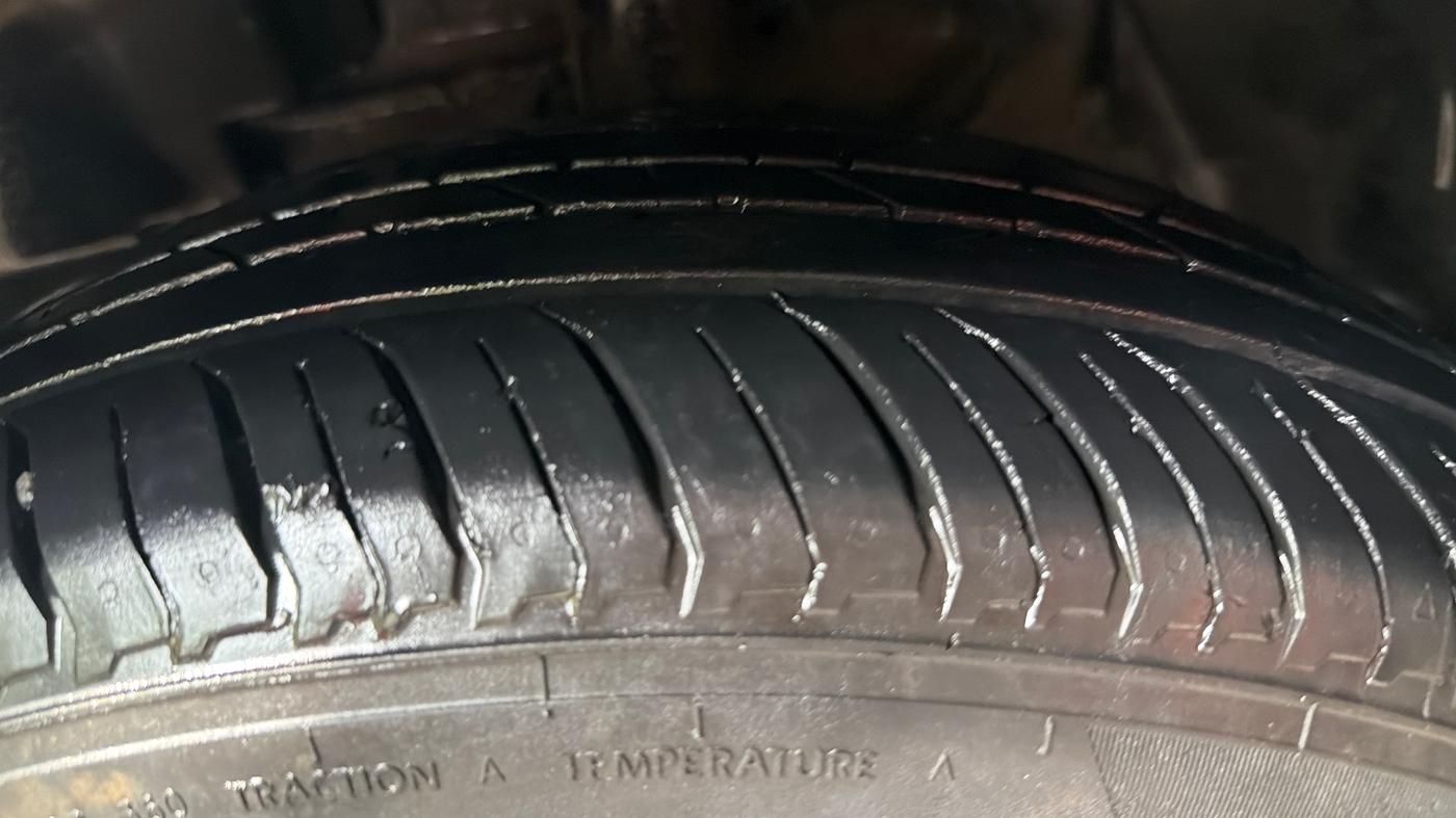 2018 Tata NEXON XM PETROL, Petrol, Manual, 43,767 km, Left Front Tyre Tread
