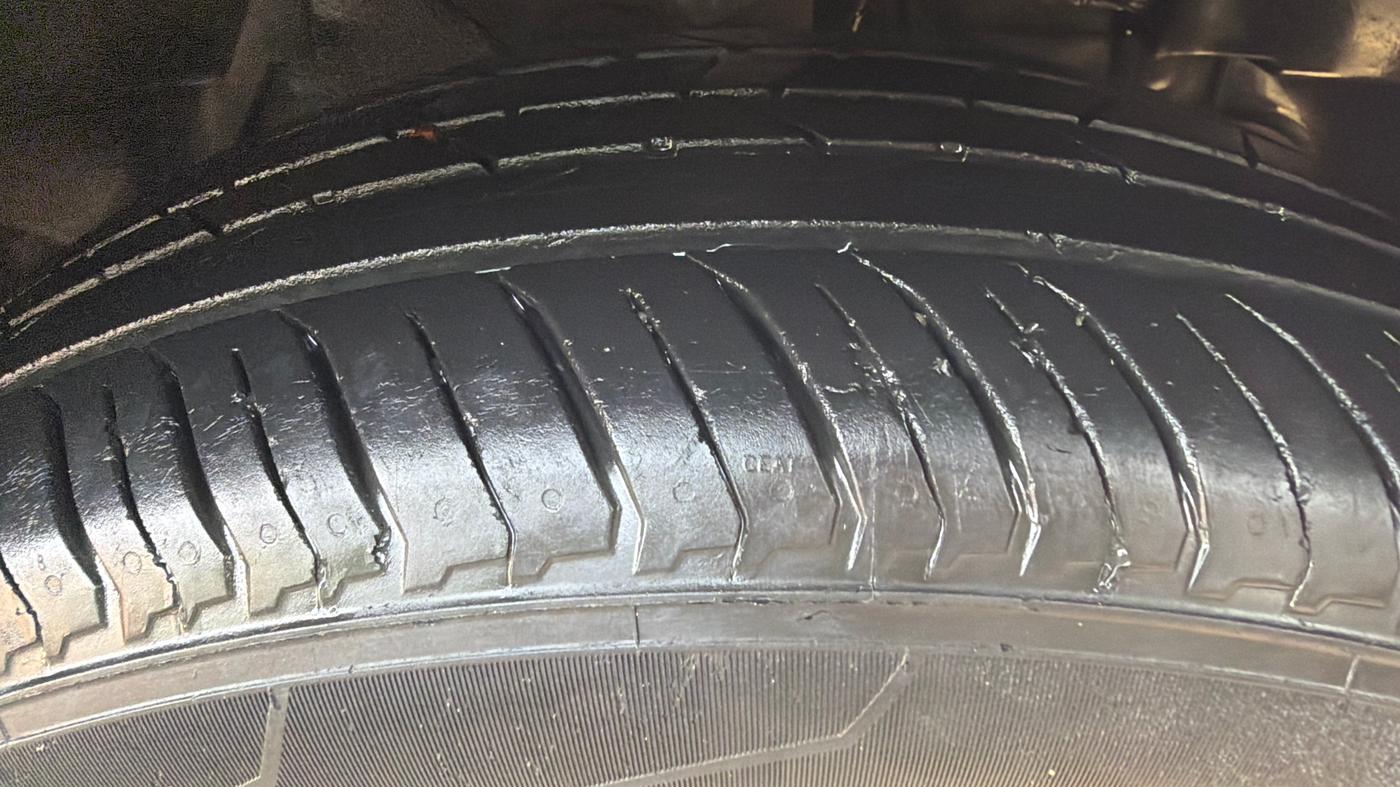2018 Tata NEXON XM PETROL, Petrol, Manual, 43,767 km, Right Front Tyre Tread