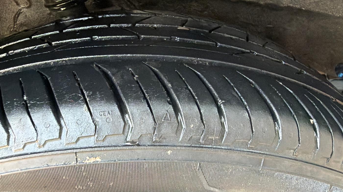 2018 Tata NEXON XM PETROL, Petrol, Manual, 43,767 km, Right Rear Tyre Tread