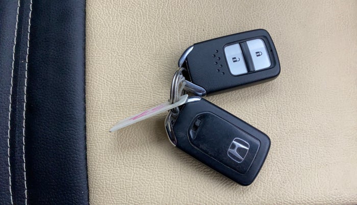 2019 Honda WR-V 1.5L I-DTEC V MT, Diesel, Manual, 77,893 km, Key Close Up