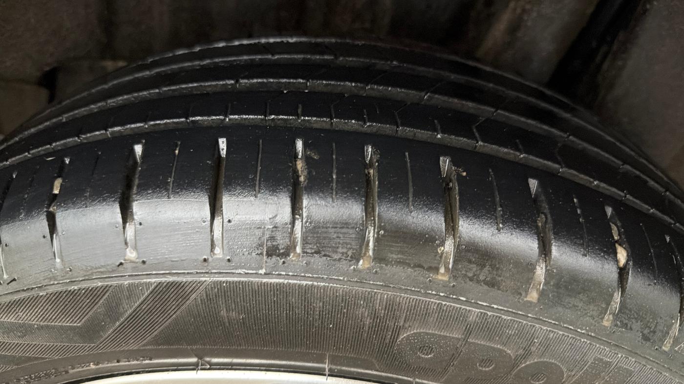 2025 Toyota Glanza V AMT, Petrol, Automatic, 13,393 km, Left Rear Tyre Tread