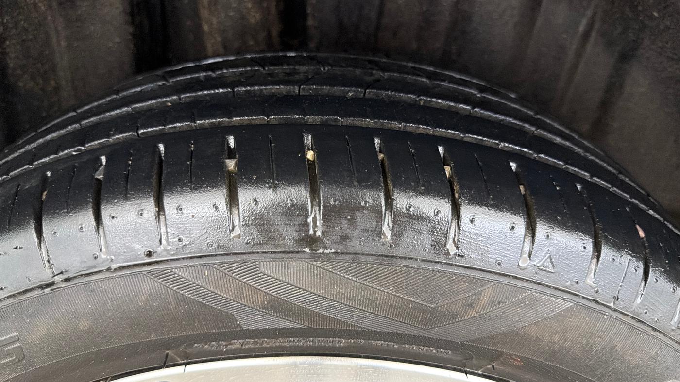 2025 Toyota Glanza V AMT, Petrol, Automatic, 13,393 km, Right Rear Tyre Tread