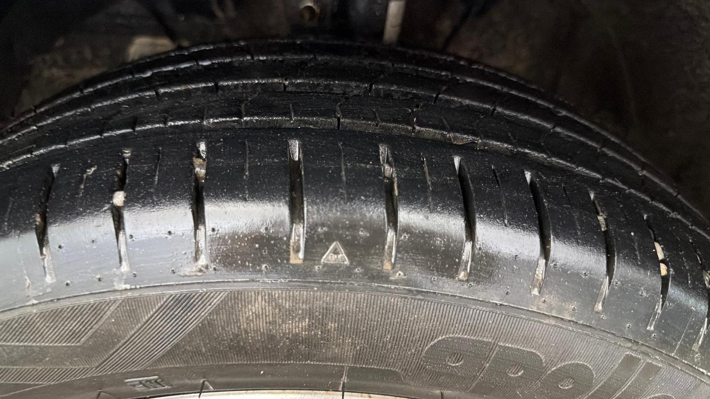 2025 Toyota Glanza V AMT, Petrol, Automatic, 13,393 km, Left Front Tyre Tread