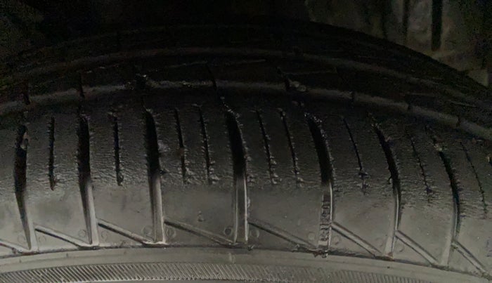 2019 Renault TRIBER RXL MT, Petrol, Manual, 21,917 km, Left Front Tyre Tread