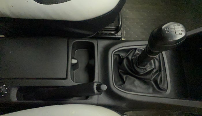 2019 Renault TRIBER RXL MT, Petrol, Manual, 21,917 km, Gear Lever