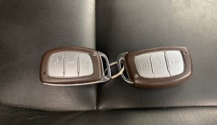 2016 Hyundai Creta SX PLUS 1.6 PETROL, Petrol, Manual, 64,333 km, Key Close Up