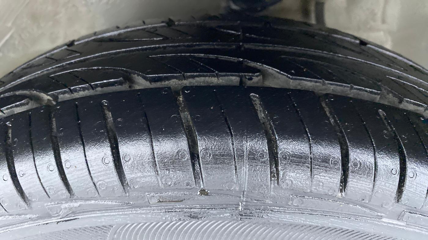 2018 Maruti Alto 800 LXI, Petrol, Manual, 34,808 km, Left Front Tyre Tread
