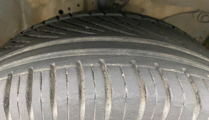 2012 Honda Brio S MT, Petrol, Manual, 66,434 km, Right Front Tyre Tread