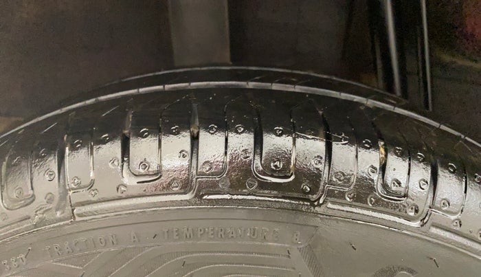 2016 Datsun Redi Go T (O), Petrol, Manual, 98,760 km, Right Rear Tyre Tread