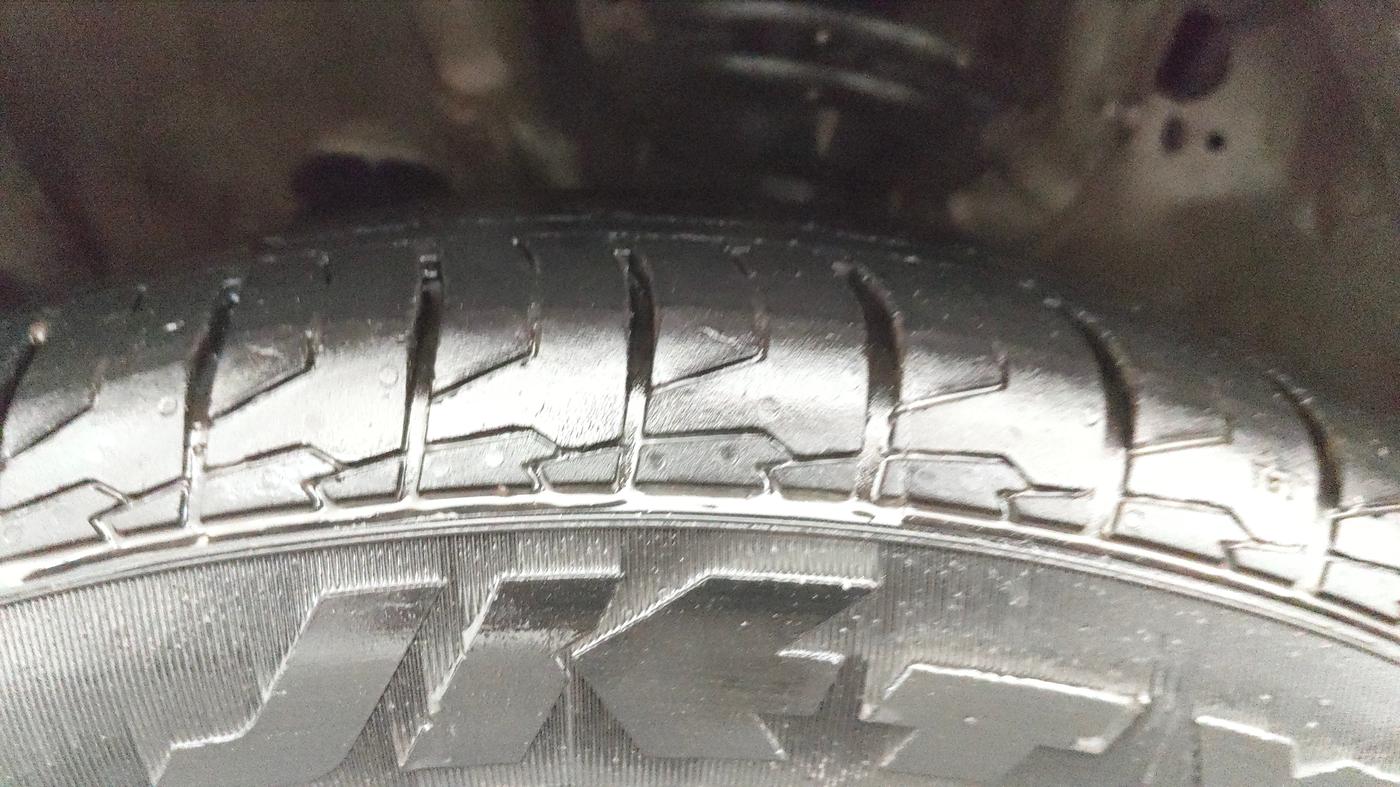 2016 Hyundai Creta SX PLUS AT 1.6 PETROL, Petrol, Automatic, 1,17,164 km, Left Front Tyre Tread