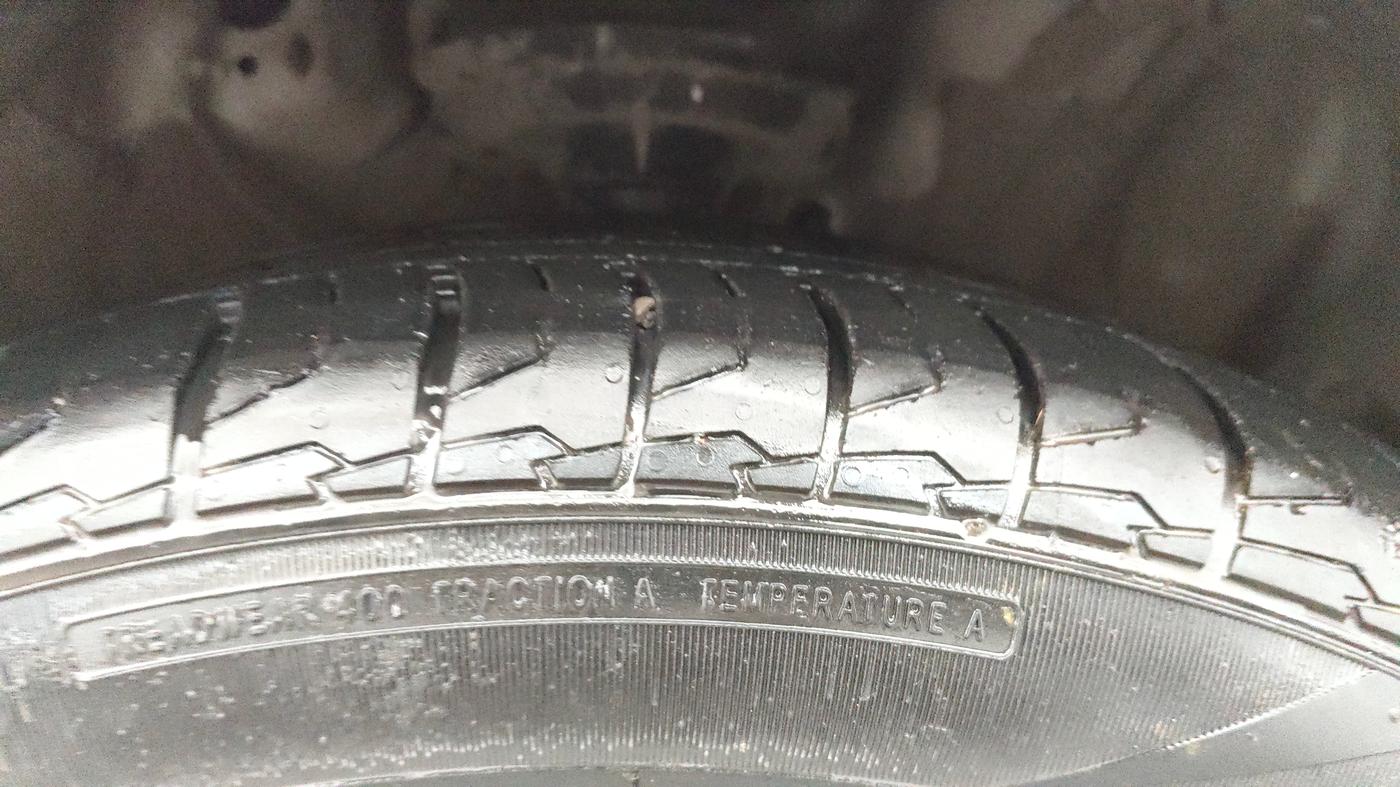 2016 Hyundai Creta SX PLUS AT 1.6 PETROL, Petrol, Automatic, 1,17,164 km, Right Front Tyre Tread