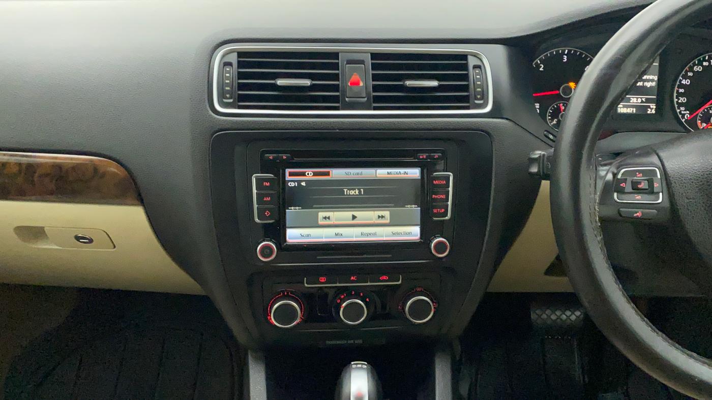 2011 Volkswagen Jetta HIGHLINE TDI AT, Diesel, Automatic, 1,08,365 km, Air Conditioner