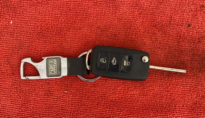 2011 Volkswagen Jetta HIGHLINE TDI AT, Diesel, Automatic, 1,08,365 km, Key Close Up