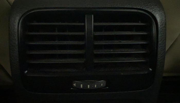 2011 Volkswagen Jetta HIGHLINE TDI AT, Diesel, Automatic, 1,08,365 km, Rear AC Vents