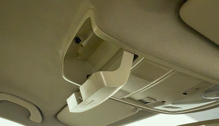 2011 Volkswagen Jetta HIGHLINE TDI AT, Diesel, Automatic, 1,08,365 km, Ceiling - Sun Glass Holder not working