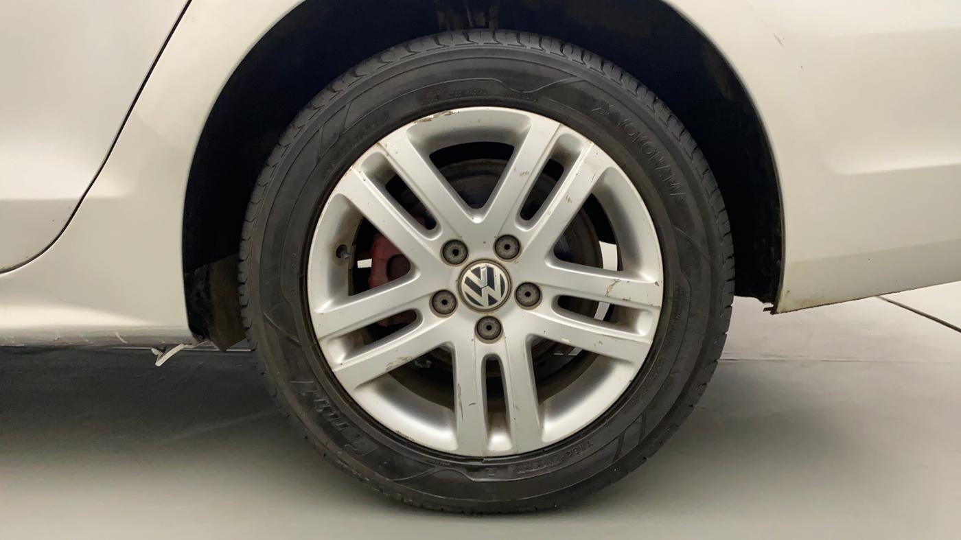 2011 Volkswagen Jetta HIGHLINE TDI AT, Diesel, Automatic, 1,08,365 km, Left Rear Wheel
